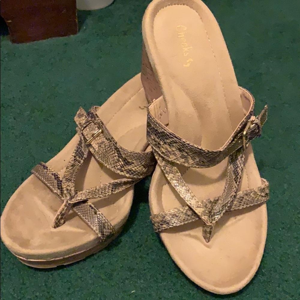 Cheeks wedge sandals by Tony little size 9m